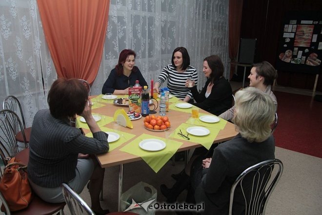 Wieczorne spotkanie z niespodziankami od samorządowców na Dzień Kobiet [08.03.2016] - zdjęcie #12 - eOstroleka.pl