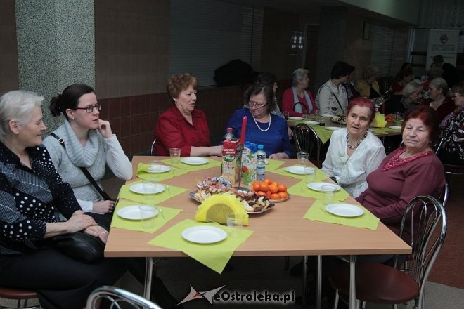 Wieczorne spotkanie z niespodziankami od samorządowców na Dzień Kobiet [08.03.2016] - zdjęcie #14 - eOstroleka.pl