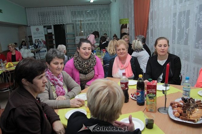 Wieczorne spotkanie z niespodziankami od samorządowców na Dzień Kobiet [08.03.2016] - zdjęcie #22 - eOstroleka.pl