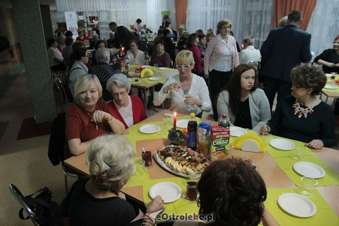 Wieczorne spotkanie z niespodziankami od samorządowców na Dzień Kobiet [08.03.2016] - zdjęcie #32 - eOstroleka.pl