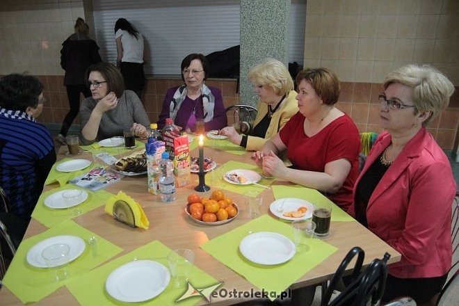 Wieczorne spotkanie z niespodziankami od samorządowców na Dzień Kobiet [08.03.2016] - zdjęcie #5 - eOstroleka.pl