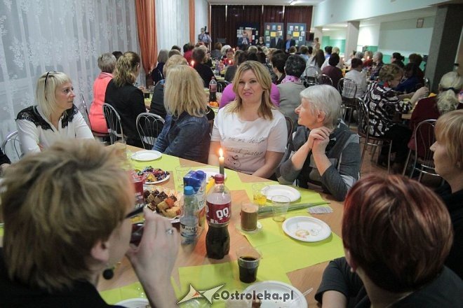 Wieczorne spotkanie z niespodziankami od samorządowców na Dzień Kobiet [08.03.2016] - zdjęcie #45 - eOstroleka.pl