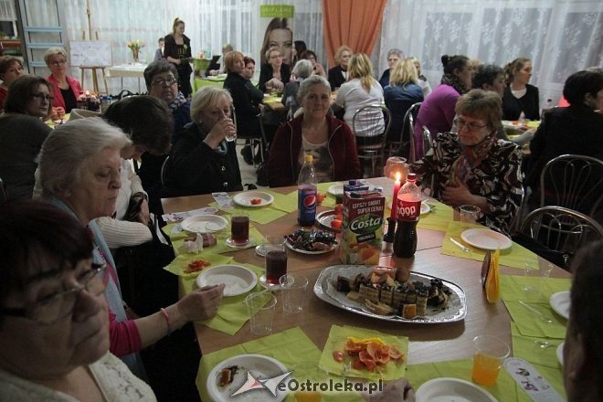 Wieczorne spotkanie z niespodziankami od samorządowców na Dzień Kobiet [08.03.2016] - zdjęcie #2 - eOstroleka.pl