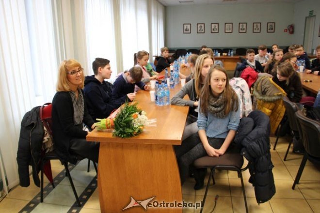 Wizyta uczniów SP nr 10 w ostrołęckim ratuszu [09.03.2016] - zdjęcie #9 - eOstroleka.pl