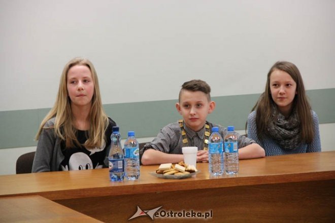 Wizyta uczniów SP nr 10 w ostrołęckim ratuszu [09.03.2016] - zdjęcie #16 - eOstroleka.pl