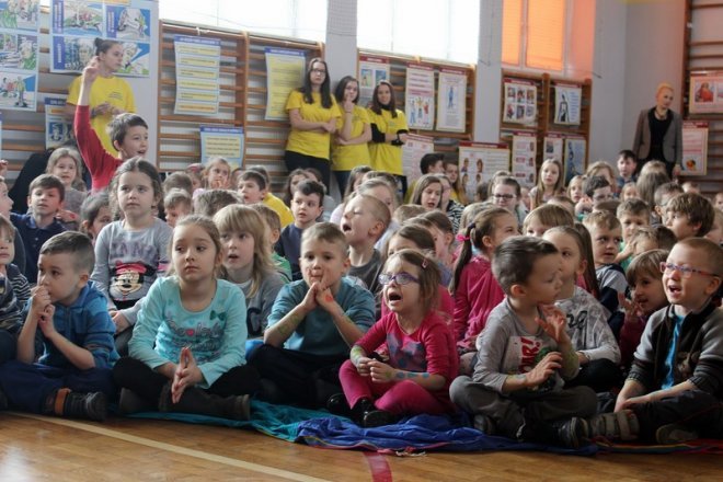 Akcja profilaktyczna pod hasłem „Uczeń  piątki chwat i zuch, w zdrowym ciele, zdrowy duch - zdjęcie #6 - eOstroleka.pl