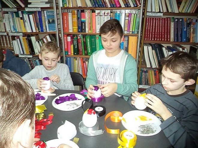 Warsztaty wielkanocne w goworowskiej bibliotece [15.03.2016] - zdjęcie #20 - eOstroleka.pl