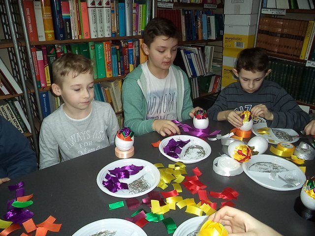 Warsztaty wielkanocne w goworowskiej bibliotece [15.03.2016] - zdjęcie #9 - eOstroleka.pl