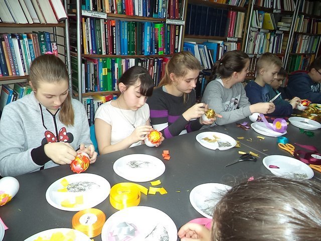 Warsztaty wielkanocne w goworowskiej bibliotece [15.03.2016] - zdjęcie #8 - eOstroleka.pl