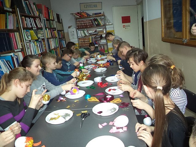 Warsztaty wielkanocne w goworowskiej bibliotece [15.03.2016] - zdjęcie #7 - eOstroleka.pl