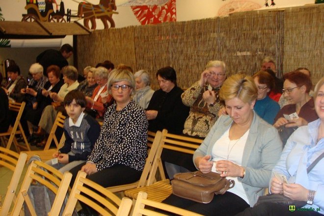 Dzień Kobiet w Gminnej Bibliotece Publicznej w Kadzidle [16.03.2016] - zdjęcie #11 - eOstroleka.pl