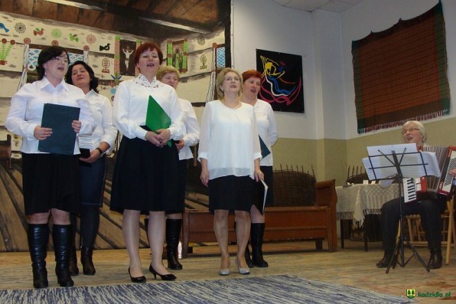 Dzień Kobiet w Gminnej Bibliotece Publicznej w Kadzidle [16.03.2016] - zdjęcie #7 - eOstroleka.pl