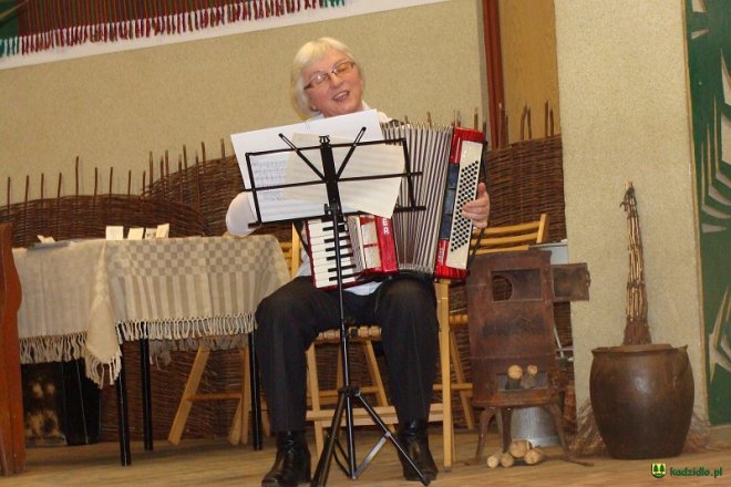 Dzień Kobiet w Gminnej Bibliotece Publicznej w Kadzidle [16.03.2016] - zdjęcie #5 - eOstroleka.pl
