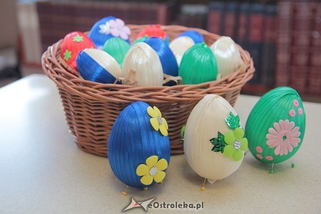 Warsztaty wielkanocne „Pisanka ze wstążki” w Bibliotece Pedagogicznej [17.03.2016] - zdjęcie #7 - eOstroleka.pl