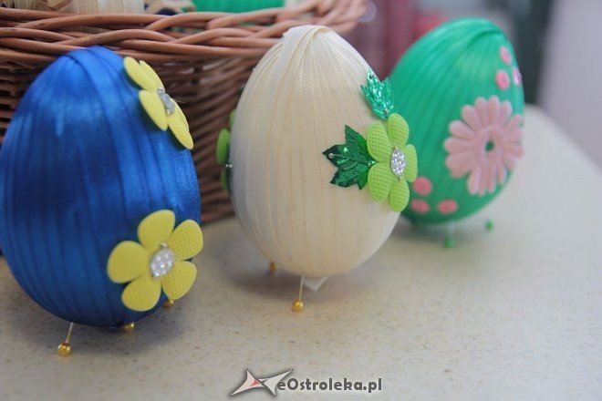 Warsztaty wielkanocne „Pisanka ze wstążki” w Bibliotece Pedagogicznej [17.03.2016] - zdjęcie #5 - eOstroleka.pl