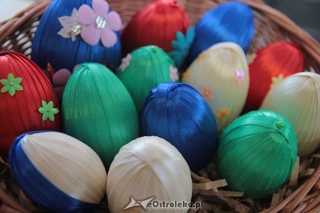 Warsztaty wielkanocne „Pisanka ze wstążki” w Bibliotece Pedagogicznej [17.03.2016] - zdjęcie #4 - eOstroleka.pl