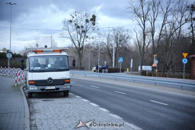 Wypadek przy rondzie 5. Pułku Ułanów Zasławskich [18.03.2016] - zdjęcie #1 - eOstroleka.pl