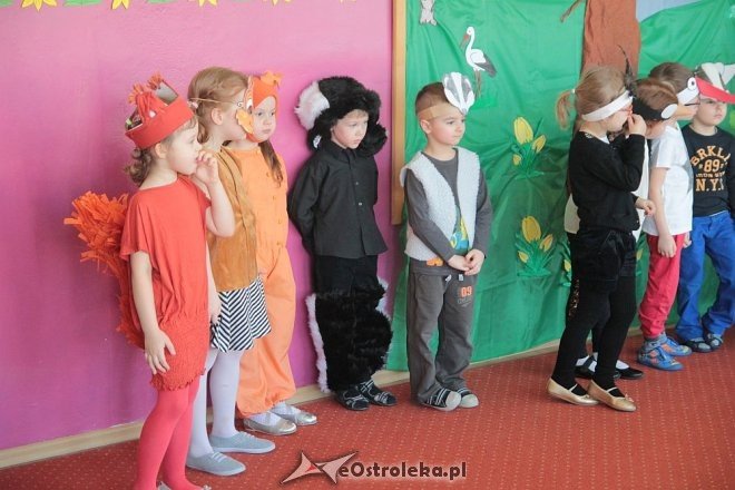 Spektakl na przywitanie wiosny w Przedszkolu Miejskim nr 8 w Ostrołęce [23.03.2016] - zdjęcie #87 - eOstroleka.pl