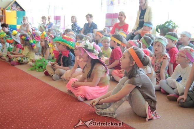 Spektakl na przywitanie wiosny w Przedszkolu Miejskim nr 8 w Ostrołęce [23.03.2016] - zdjęcie #84 - eOstroleka.pl