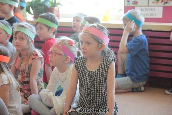 Spektakl na przywitanie wiosny w Przedszkolu Miejskim nr 8 w Ostrołęce [23.03.2016] - zdjęcie #81 - eOstroleka.pl