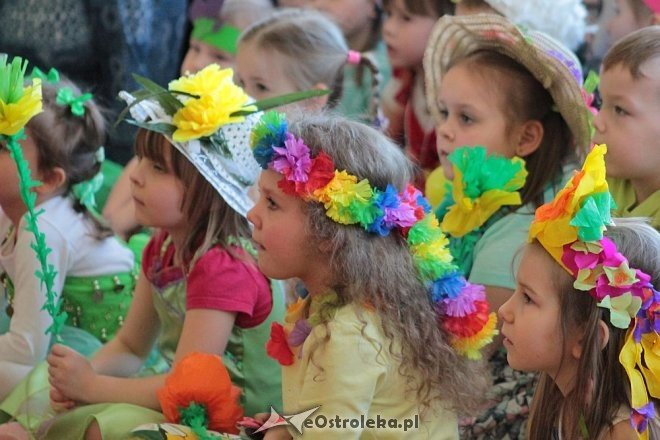 Spektakl na przywitanie wiosny w Przedszkolu Miejskim nr 8 w Ostrołęce [23.03.2016] - zdjęcie #64 - eOstroleka.pl