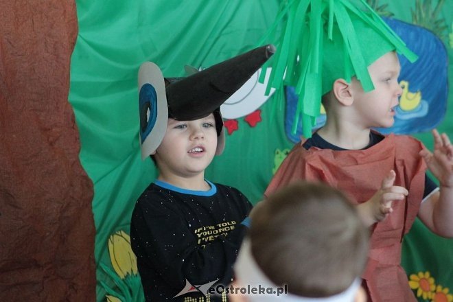 Spektakl na przywitanie wiosny w Przedszkolu Miejskim nr 8 w Ostrołęce [23.03.2016] - zdjęcie #55 - eOstroleka.pl