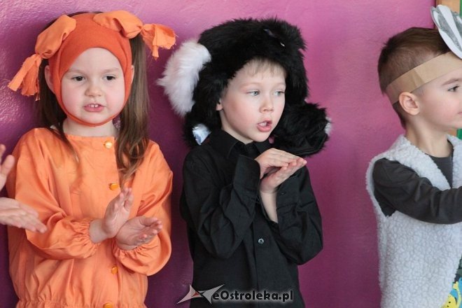 Spektakl na przywitanie wiosny w Przedszkolu Miejskim nr 8 w Ostrołęce [23.03.2016] - zdjęcie #49 - eOstroleka.pl