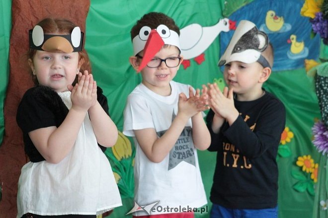 Spektakl na przywitanie wiosny w Przedszkolu Miejskim nr 8 w Ostrołęce [23.03.2016] - zdjęcie #46 - eOstroleka.pl