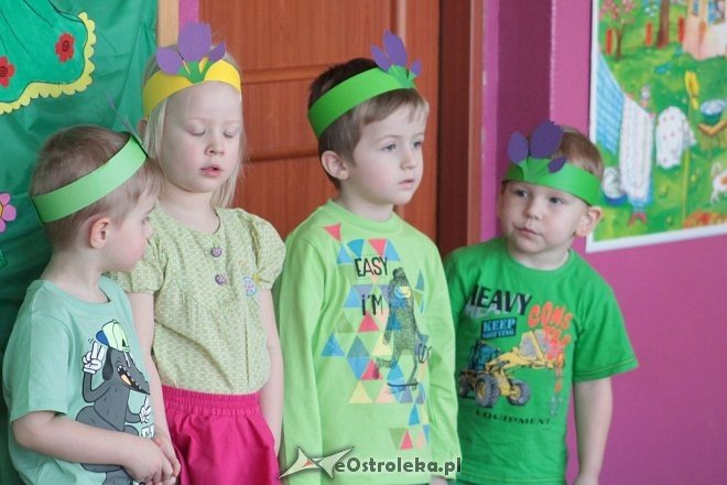 Spektakl na przywitanie wiosny w Przedszkolu Miejskim nr 8 w Ostrołęce [23.03.2016] - zdjęcie #38 - eOstroleka.pl