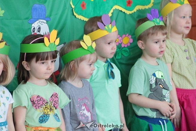 Spektakl na przywitanie wiosny w Przedszkolu Miejskim nr 8 w Ostrołęce [23.03.2016] - zdjęcie #37 - eOstroleka.pl