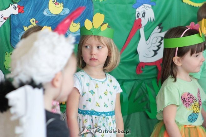 Spektakl na przywitanie wiosny w Przedszkolu Miejskim nr 8 w Ostrołęce [23.03.2016] - zdjęcie #36 - eOstroleka.pl