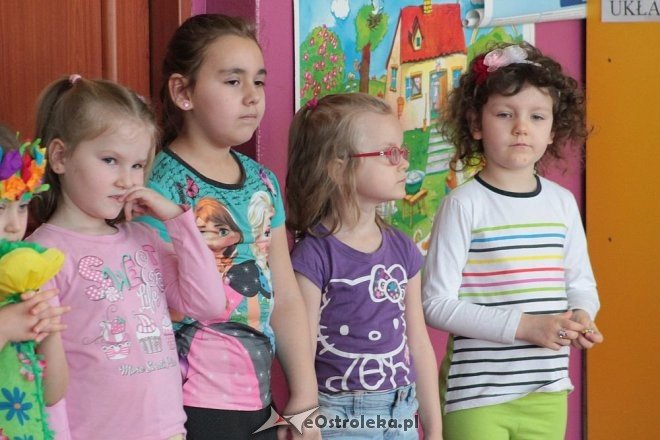 Spektakl na przywitanie wiosny w Przedszkolu Miejskim nr 8 w Ostrołęce [23.03.2016] - zdjęcie #23 - eOstroleka.pl