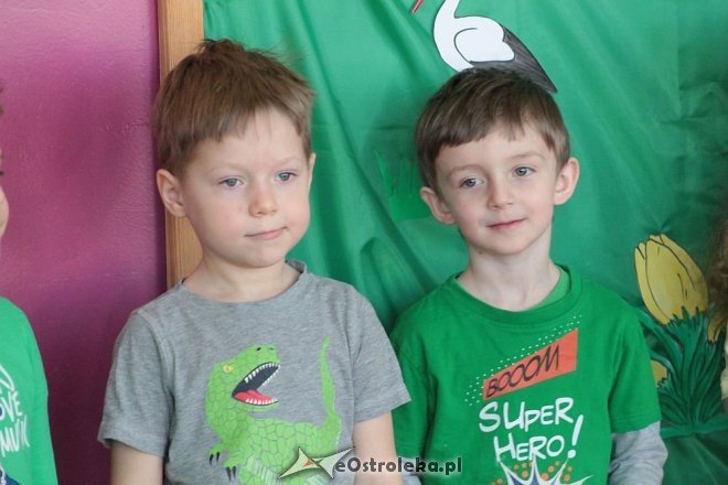 Spektakl na przywitanie wiosny w Przedszkolu Miejskim nr 8 w Ostrołęce [23.03.2016] - zdjęcie #16 - eOstroleka.pl