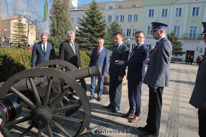 Minister MSWiA Mariusz Błaszczak w Ostrołęce [23.03.2016] - zdjęcie #39 - eOstroleka.pl