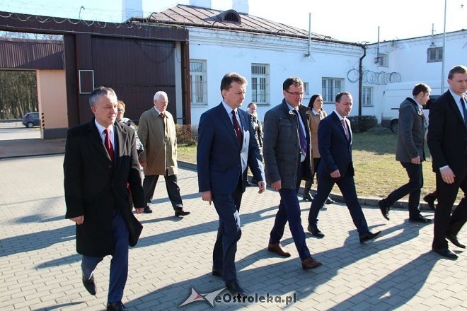 Minister MSWiA Mariusz Błaszczak w Ostrołęce [23.03.2016] - zdjęcie #6 - eOstroleka.pl