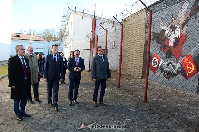 Minister MSWiA Mariusz Błaszczak w Ostrołęce [23.03.2016] - zdjęcie #3 - eOstroleka.pl