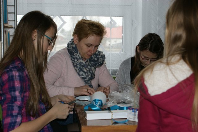 Wielkanocne warsztaty w Bibliotece w Pasiekach [29.03.2016] - zdjęcie #11 - eOstroleka.pl