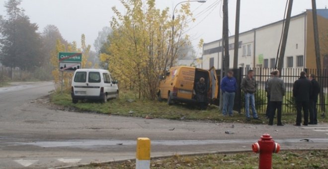 Wypadek na Granicznej (19.10.09) - zdjęcie #1 - eOstroleka.pl