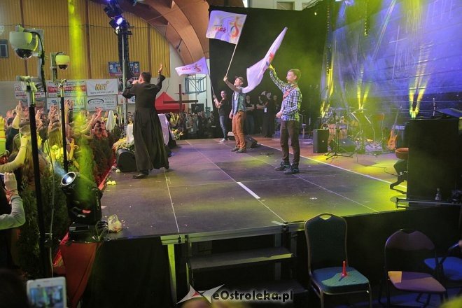 XXXI Światowe Dni Młodzieży diecezji łomżyńskiej - występ rapującego księdza Jakuba Bartczaka [02.04.2016] - zdjęcie #73 - eOstroleka.pl