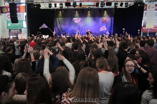 XXXI Światowe Dni Młodzieży diecezji łomżyńskiej - występ rapującego księdza Jakuba Bartczaka [02.04.2016] - zdjęcie #59 - eOstroleka.pl