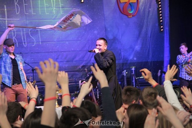 XXXI Światowe Dni Młodzieży diecezji łomżyńskiej - występ rapującego księdza Jakuba Bartczaka [02.04.2016] - zdjęcie #56 - eOstroleka.pl