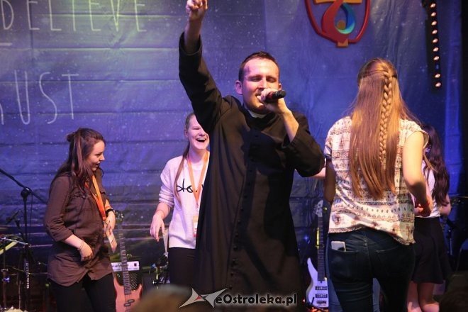 XXXI Światowe Dni Młodzieży diecezji łomżyńskiej - występ rapującego księdza Jakuba Bartczaka [02.04.2016] - zdjęcie #50 - eOstroleka.pl