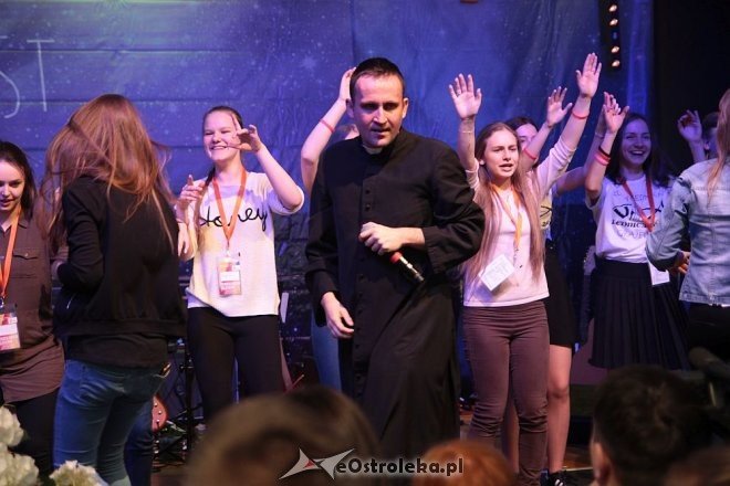 XXXI Światowe Dni Młodzieży diecezji łomżyńskiej - występ rapującego księdza Jakuba Bartczaka [02.04.2016] - zdjęcie #47 - eOstroleka.pl