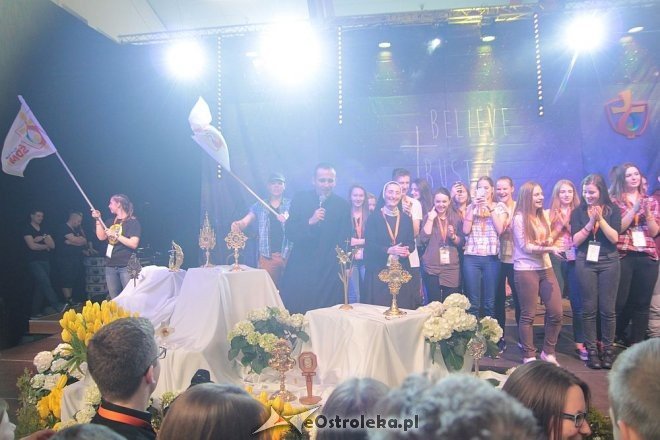 XXXI Światowe Dni Młodzieży diecezji łomżyńskiej - występ rapującego księdza Jakuba Bartczaka [02.04.2016] - zdjęcie #17 - eOstroleka.pl