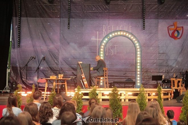XXXI Światowe Dni Młodzieży diecezji łomżyńskiej - występ Kabaretu Mumio [03.04.2016] - zdjęcie #12 - eOstroleka.pl