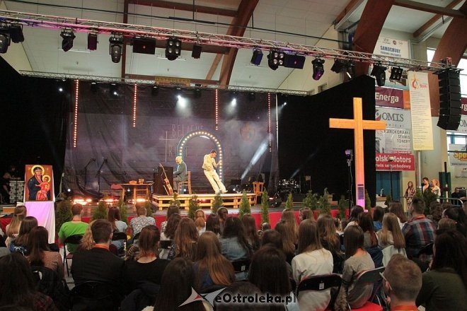 XXXI Światowe Dni Młodzieży diecezji łomżyńskiej - występ Kabaretu Mumio [03.04.2016] - zdjęcie #53 - eOstroleka.pl