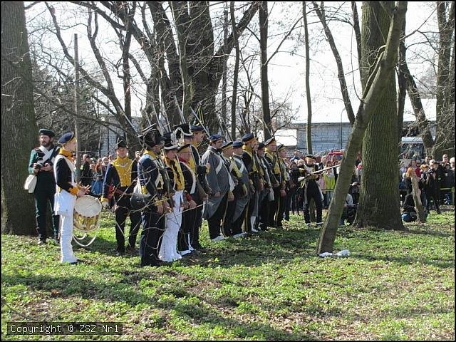Uczniowie ZSZ nr 1 rekonstrukcji bitwy pod Dębem Wielkim [07.04.2016] - zdjęcie #11 - eOstroleka.pl