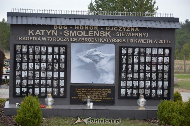Miejskie obchody rocznicy zbrodni katyńskiej i katastrofy smoleńskiej [09.04.2016]  - zdjęcie #2 - eOstroleka.pl