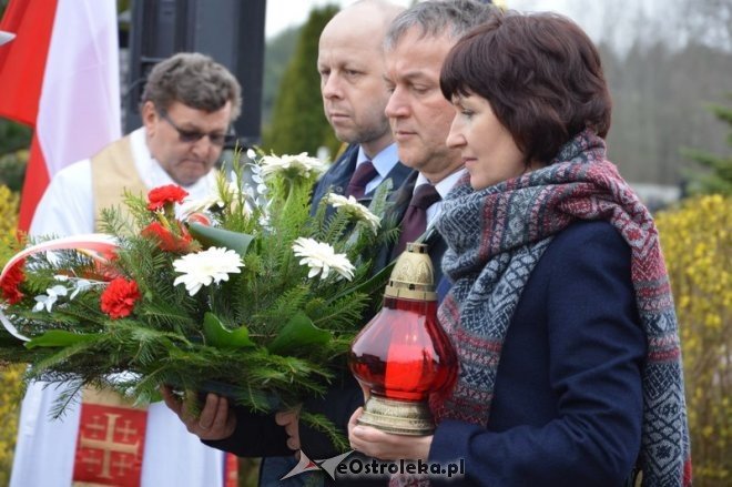 Miejskie obchody rocznicy zbrodni katyńskiej i katastrofy smoleńskiej [09.04.2016]  - zdjęcie #24 - eOstroleka.pl