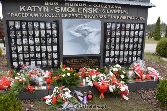Miejskie obchody rocznicy zbrodni katyńskiej i katastrofy smoleńskiej [09.04.2016]  - zdjęcie #1 - eOstroleka.pl